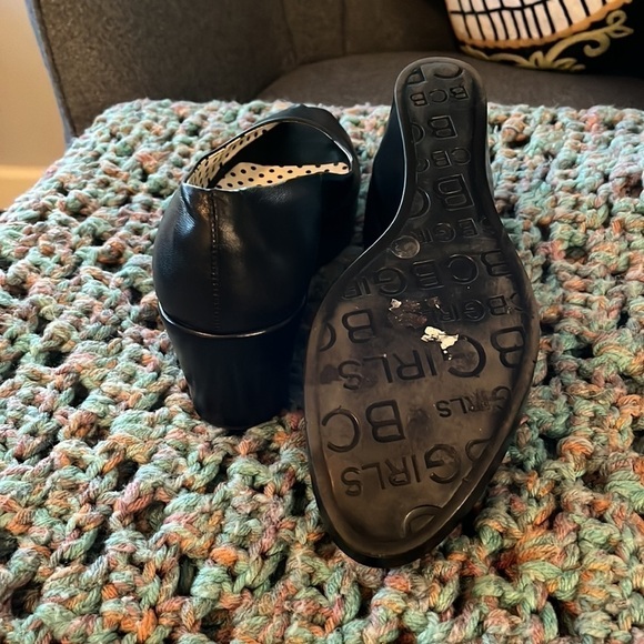 BCBGIRLS peep toe wedge size 8 all leather Y2K shoes. - Picture 5 of 5